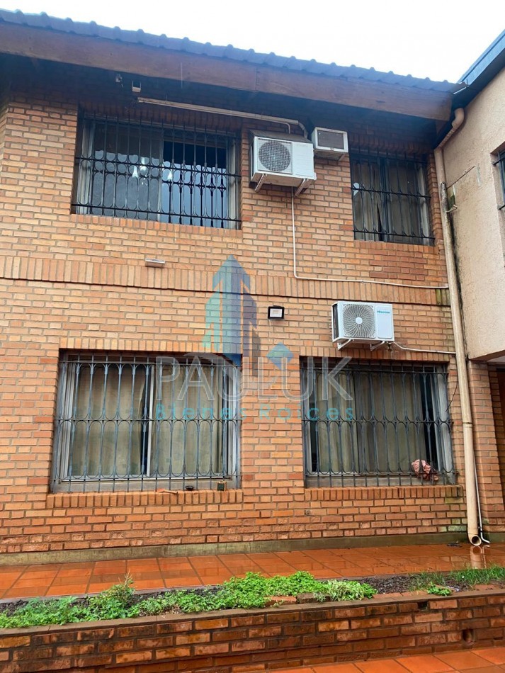 ESPECTACULAR PROPIEDAD : EDIFICIO DE 2 PISOS Y DOS CASAS CON VARIOS DORMITORIOS 