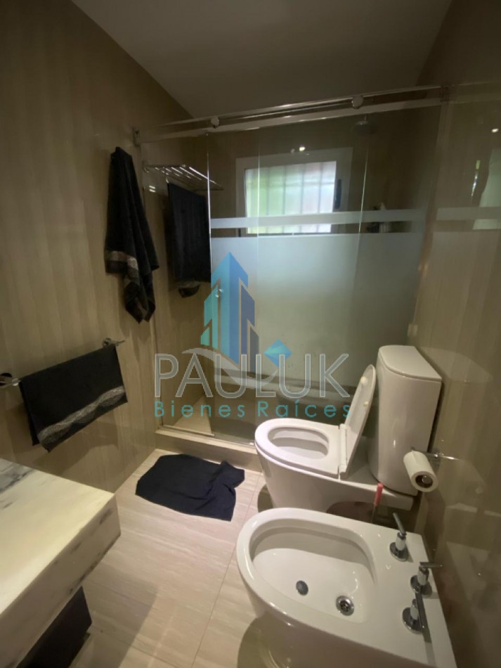 ESPECTACULAR PROPIEDAD : EDIFICIO DE 2 PISOS Y DOS CASAS CON VARIOS DORMITORIOS 