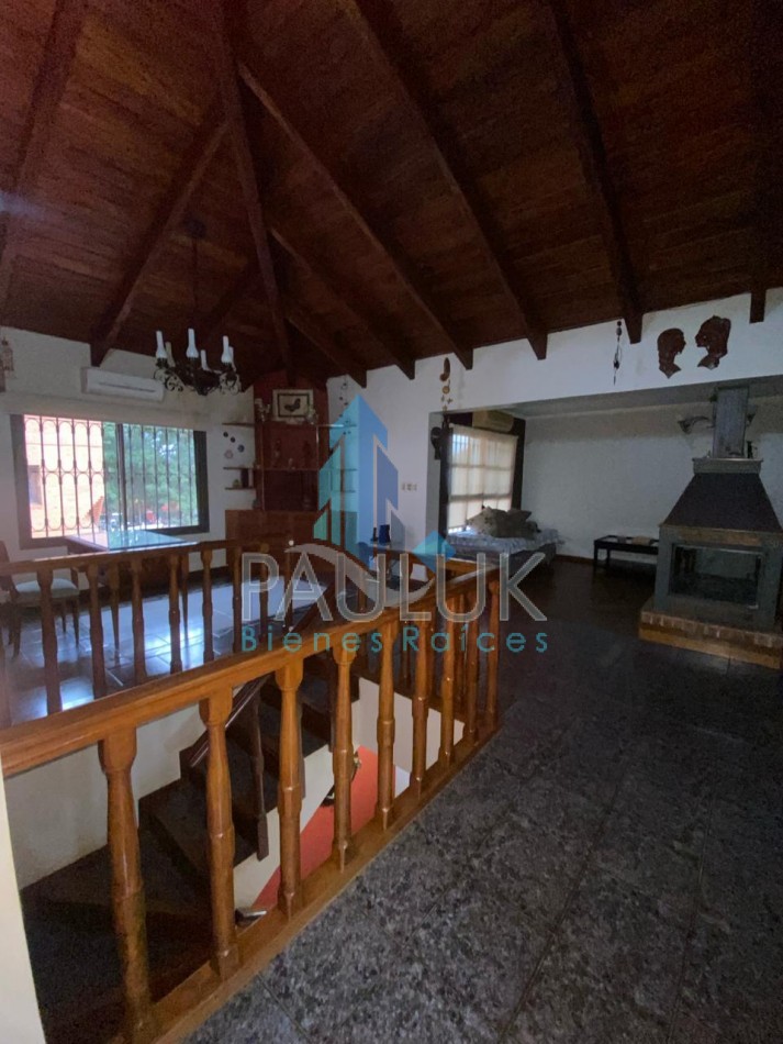 ESPECTACULAR PROPIEDAD : EDIFICIO DE 2 PISOS Y DOS CASAS CON VARIOS DORMITORIOS 