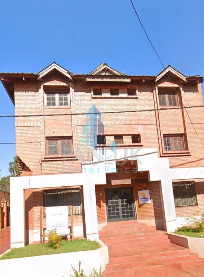 ESPECTACULAR PROPIEDAD : EDIFICIO DE 2 PISOS Y DOS CASAS CON VARIOS DORMITORIOS 