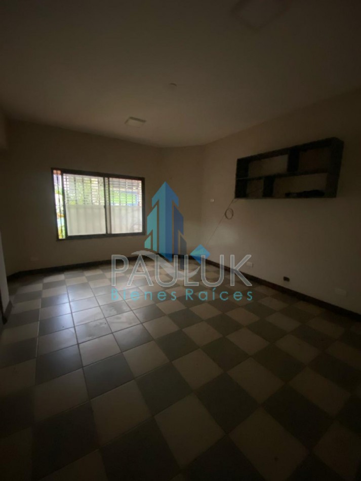 ESPECTACULAR PROPIEDAD : EDIFICIO DE 2 PISOS Y DOS CASAS CON VARIOS DORMITORIOS 