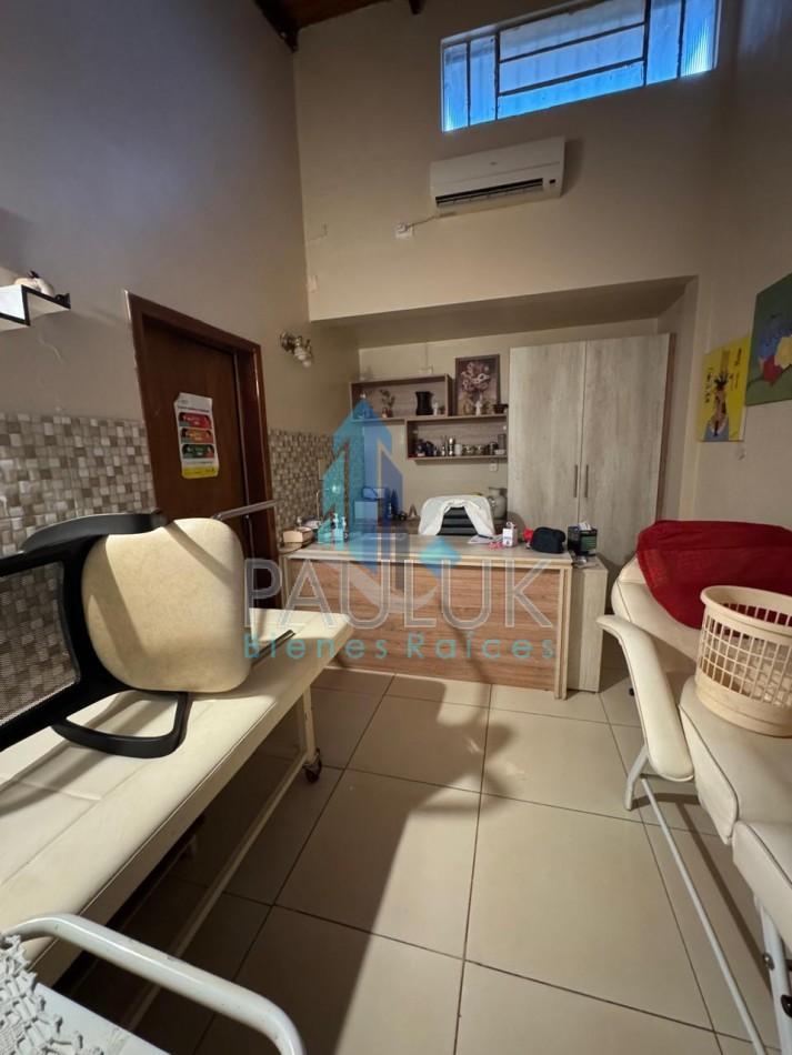 Oportunidad de consultorios mas terreno en Venta