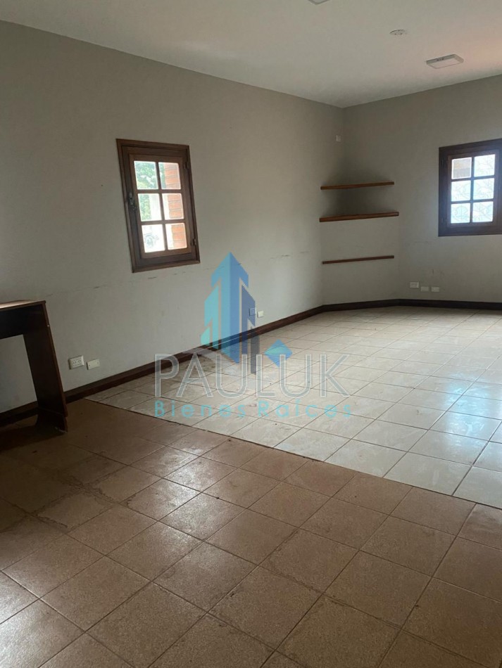 ESPECTACULAR PROPIEDAD : EDIFICIO DE 2 PISOS Y DOS CASAS CON VARIOS DORMITORIOS 
