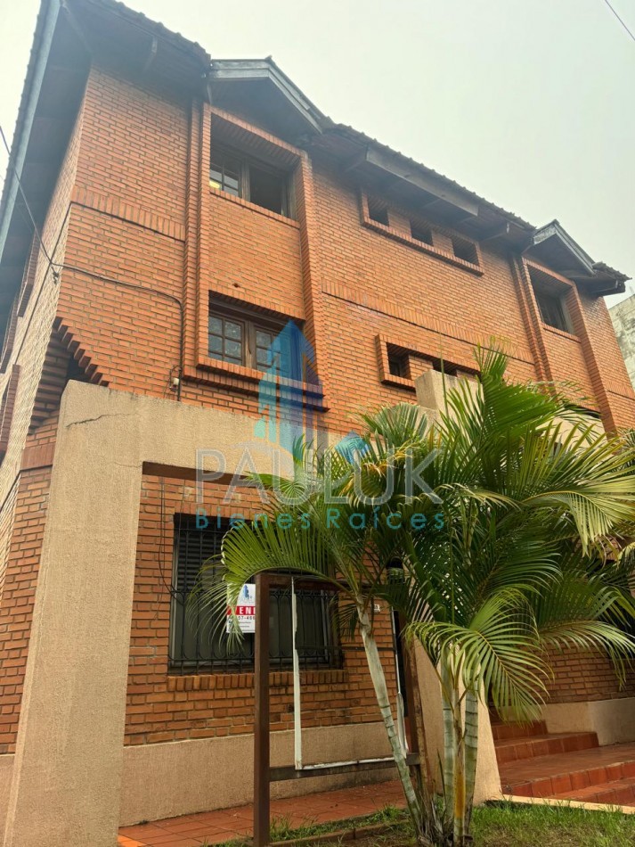 ESPECTACULAR PROPIEDAD : EDIFICIO DE 2 PISOS Y DOS CASAS CON VARIOS DORMITORIOS 
