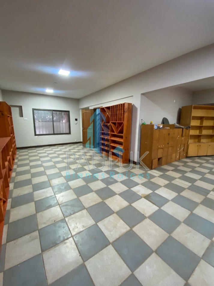 ESPECTACULAR PROPIEDAD : EDIFICIO DE 2 PISOS Y DOS CASAS CON VARIOS DORMITORIOS 