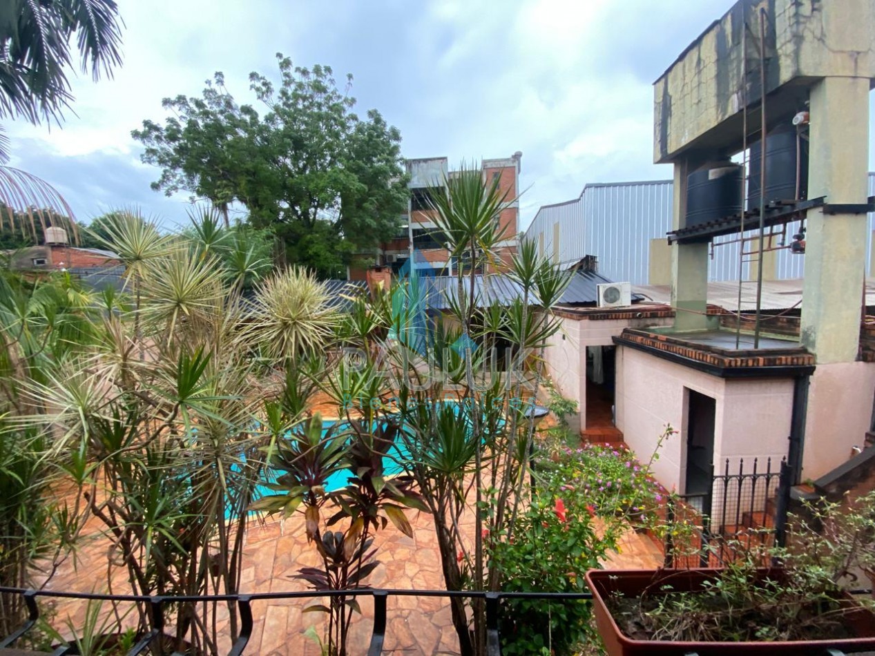 ESPECTACULAR PROPIEDAD : EDIFICIO DE 2 PISOS Y DOS CASAS CON VARIOS DORMITORIOS 