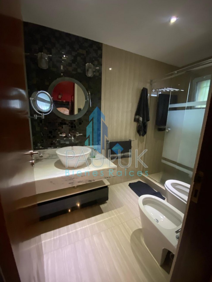 ESPECTACULAR PROPIEDAD : EDIFICIO DE 2 PISOS Y DOS CASAS CON VARIOS DORMITORIOS 