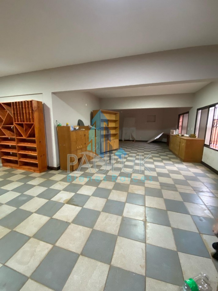 ESPECTACULAR PROPIEDAD : EDIFICIO DE 2 PISOS Y DOS CASAS CON VARIOS DORMITORIOS 