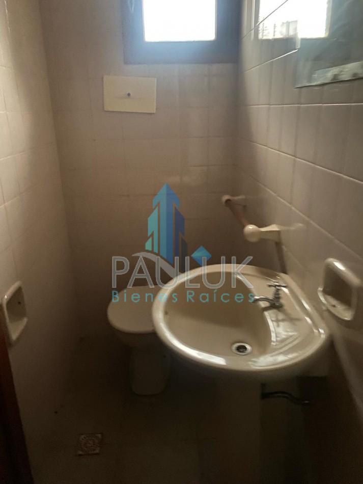 ESPECTACULAR PROPIEDAD : EDIFICIO DE 2 PISOS Y DOS CASAS CON VARIOS DORMITORIOS 