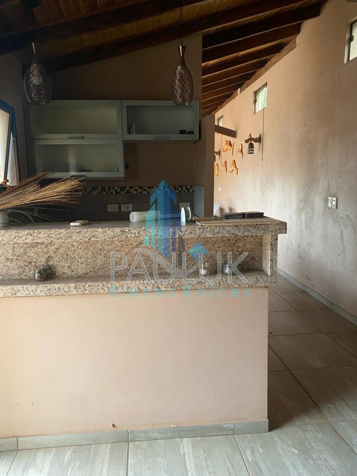 ESPECTACULAR PROPIEDAD : EDIFICIO DE 2 PISOS Y DOS CASAS CON VARIOS DORMITORIOS 